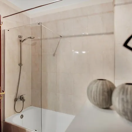 Premium Paradise - Balcony Sea & Pool Views - Rated Адехе